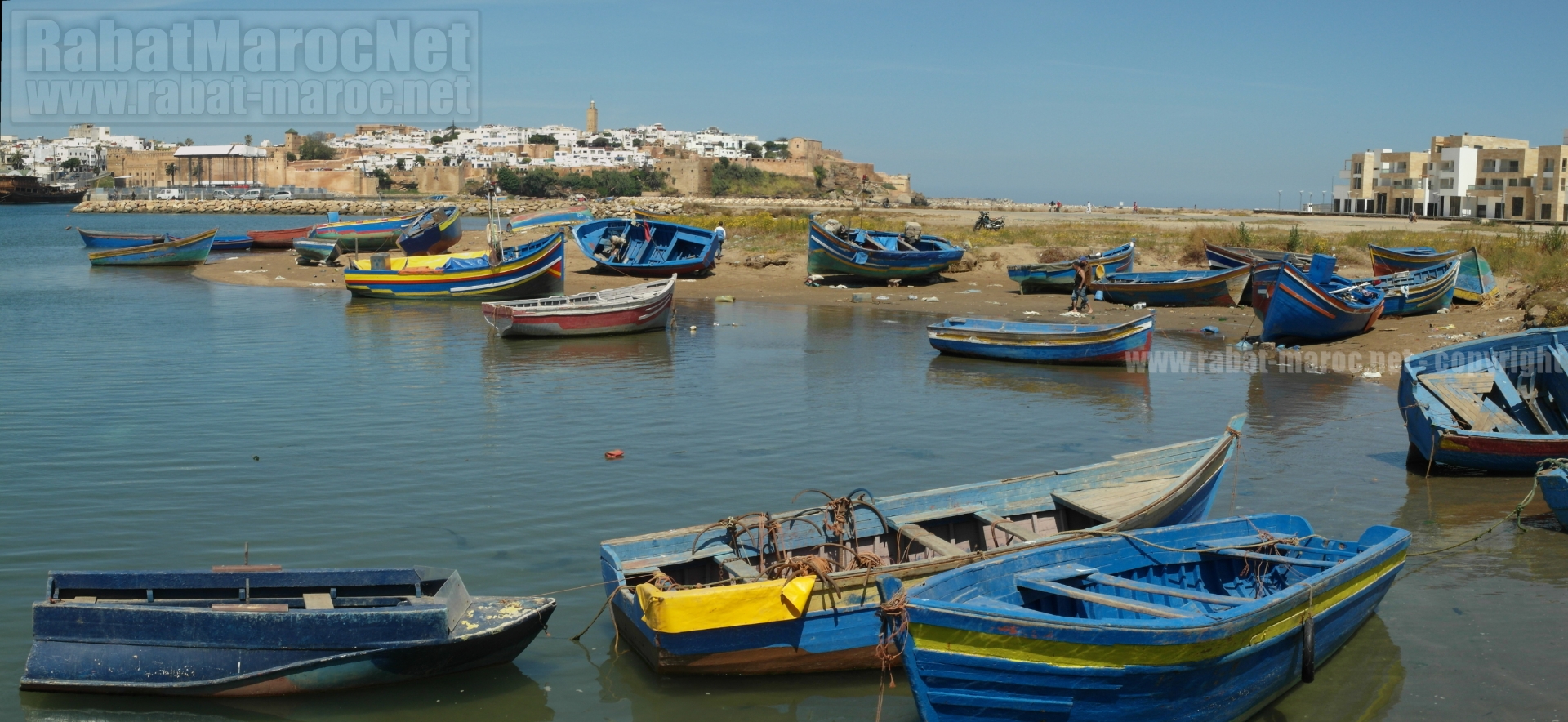 barques rive droite bouregreg bab al bahr sur fond oudayas